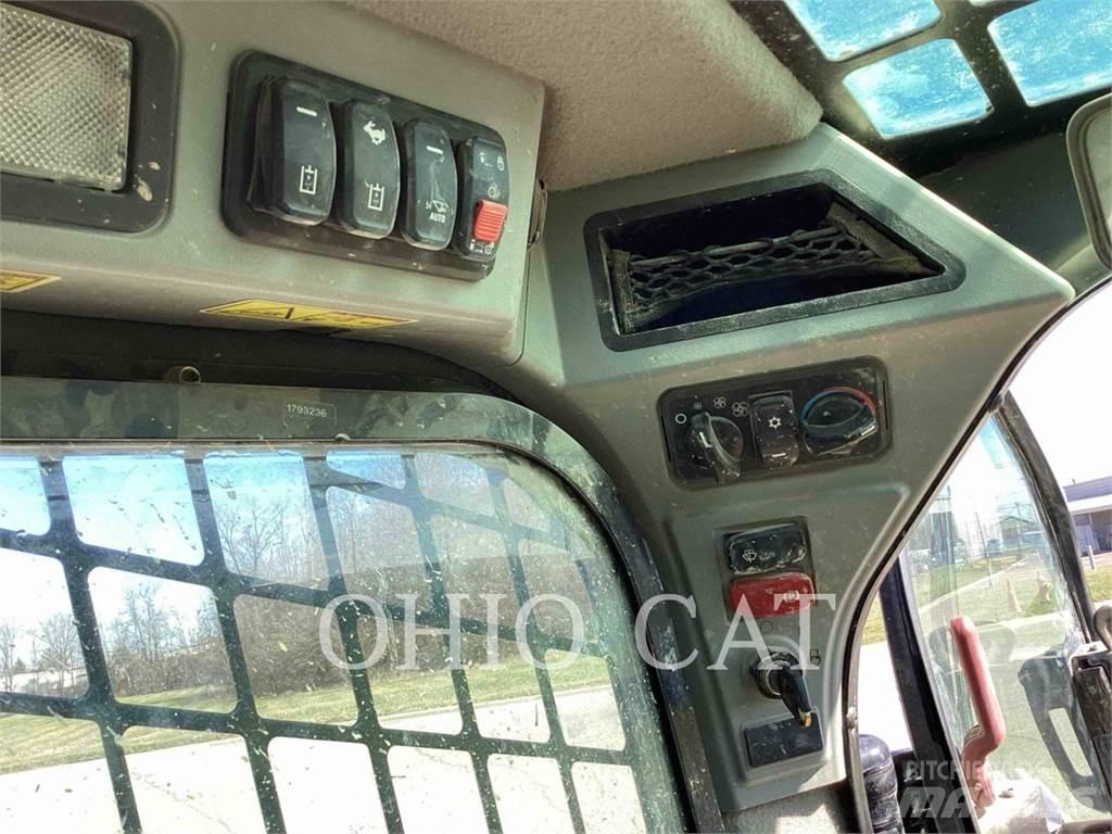 CAT 236D3 C3H2 Міні-навантажувачі