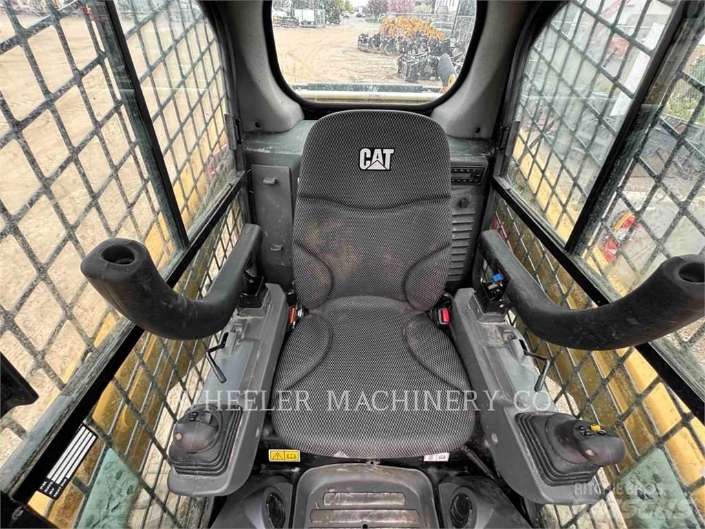 CAT 236D3 C3H2 Міні-навантажувачі