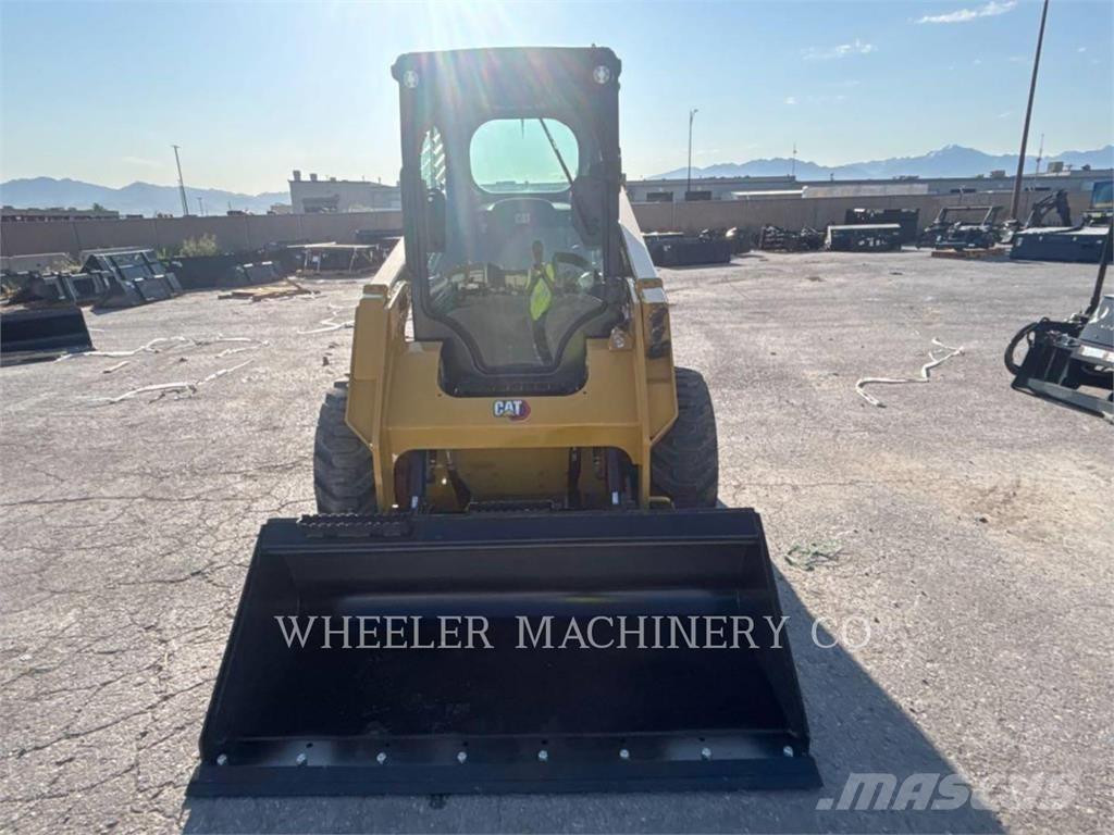 CAT 236D3 C3H2 Міні-навантажувачі
