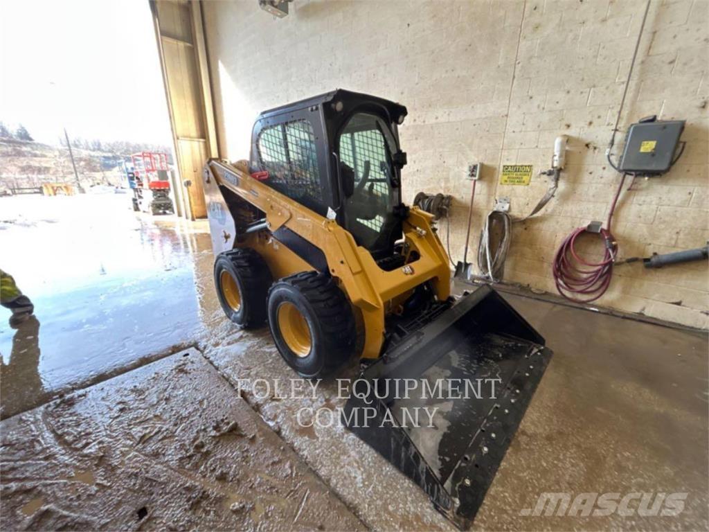 CAT 236D3STD2C Міні-навантажувачі
