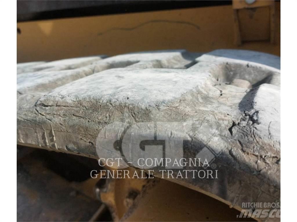 CAT 239D Гусеничні вантажники