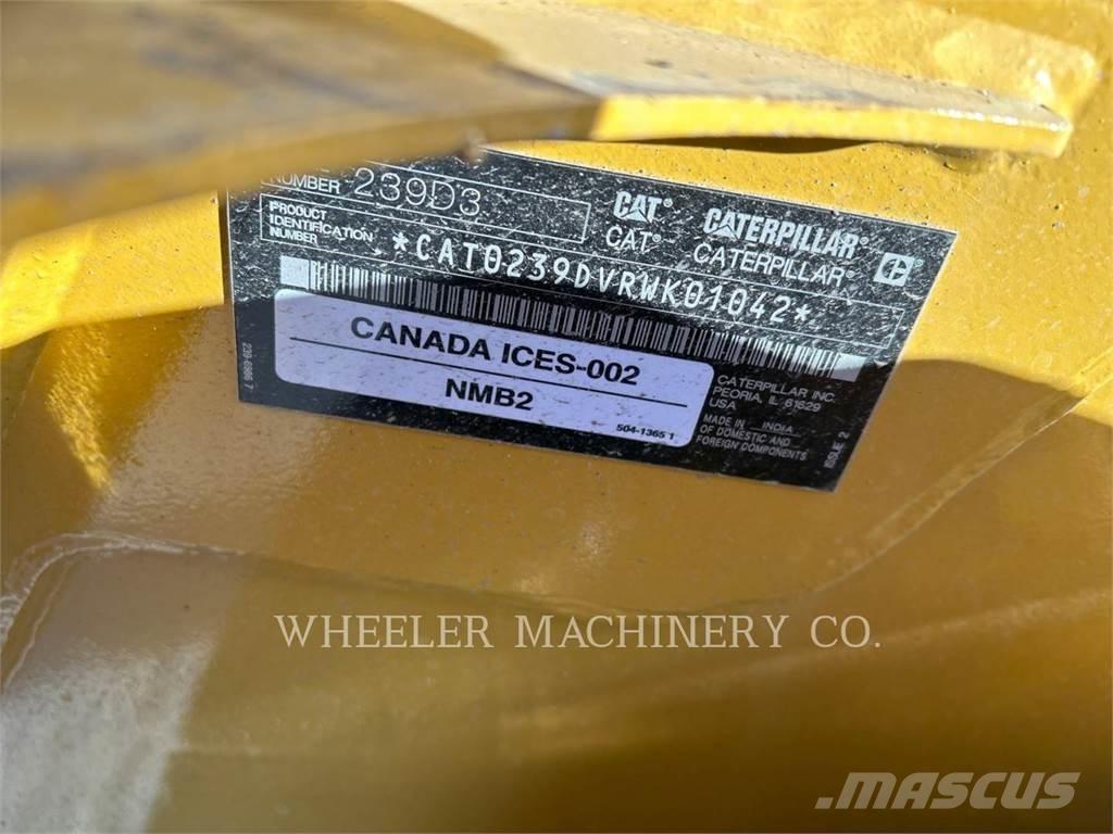 CAT 239D3 C1H2 Гусеничні вантажники