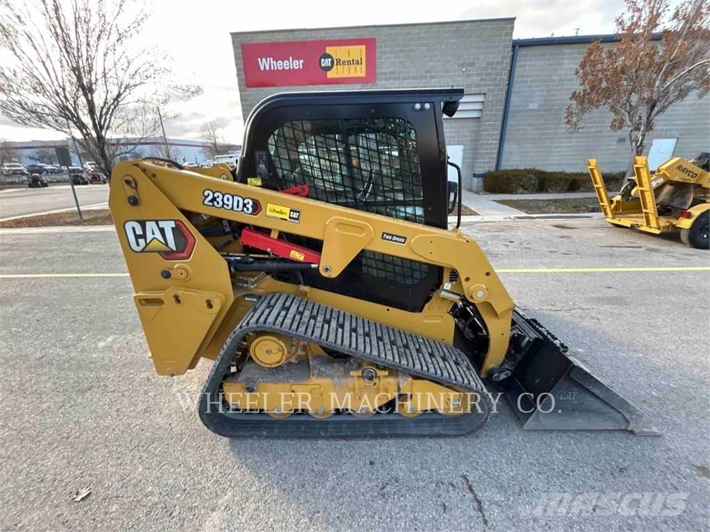 CAT 239D3 C1H2 Гусеничні вантажники