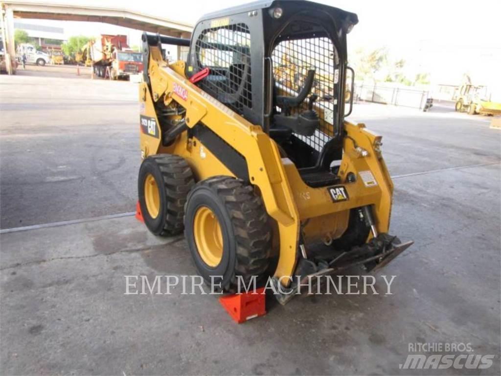 CAT 242D Міні-навантажувачі