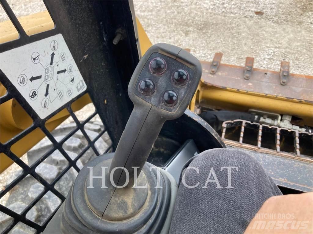 CAT 242D Міні-навантажувачі