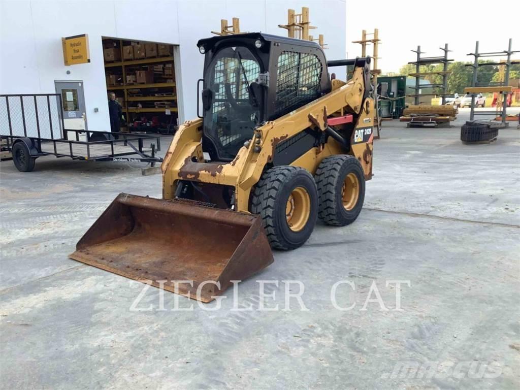 CAT 242D Міні-навантажувачі