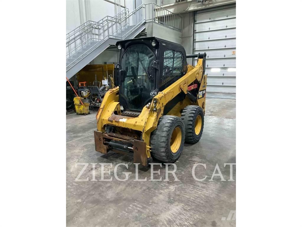 CAT 242D Міні-навантажувачі