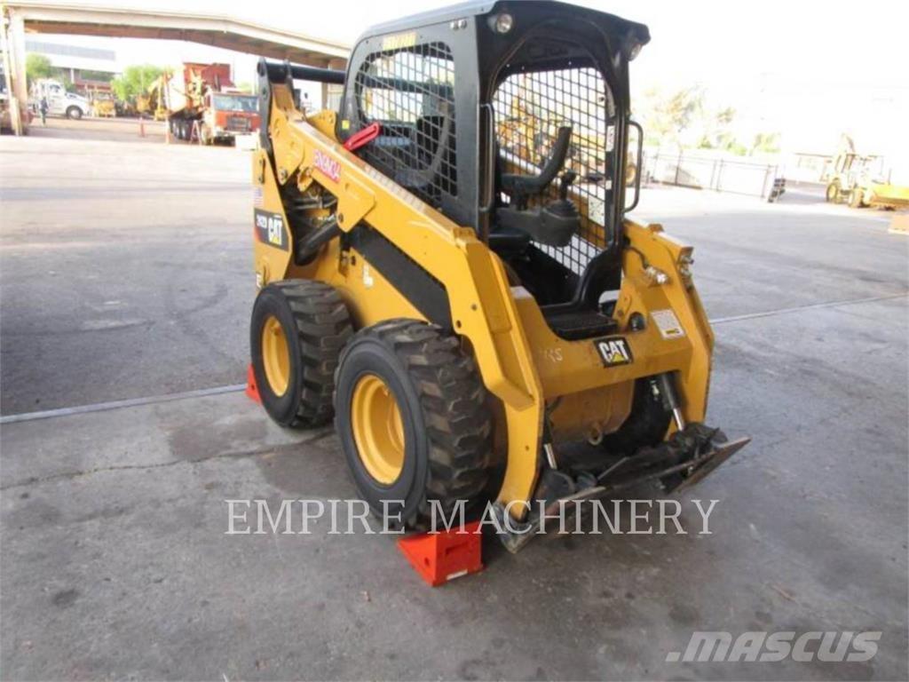 CAT 242D Міні-навантажувачі