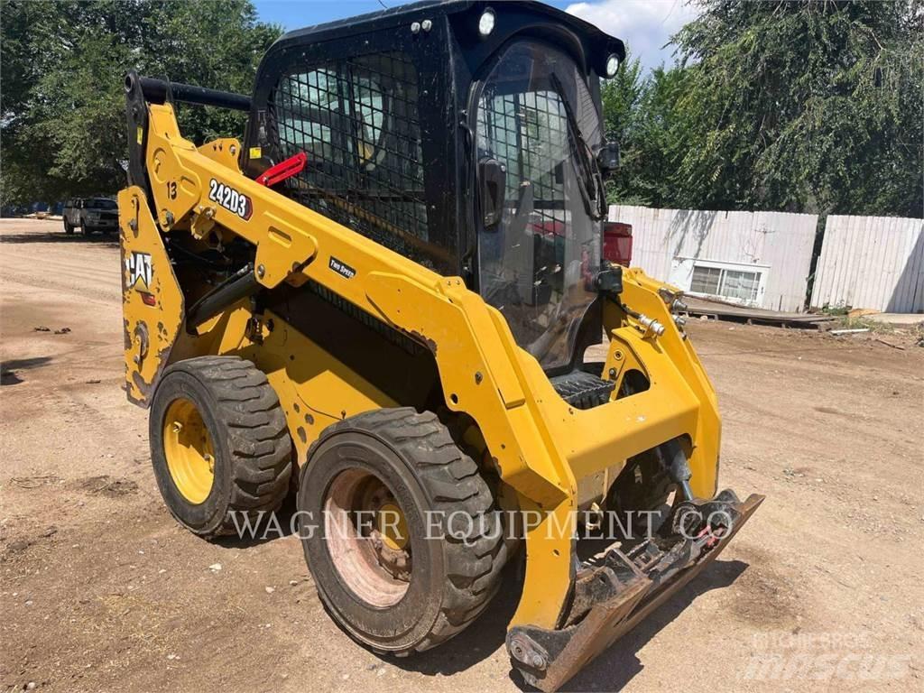 CAT 242D3 Міні-навантажувачі