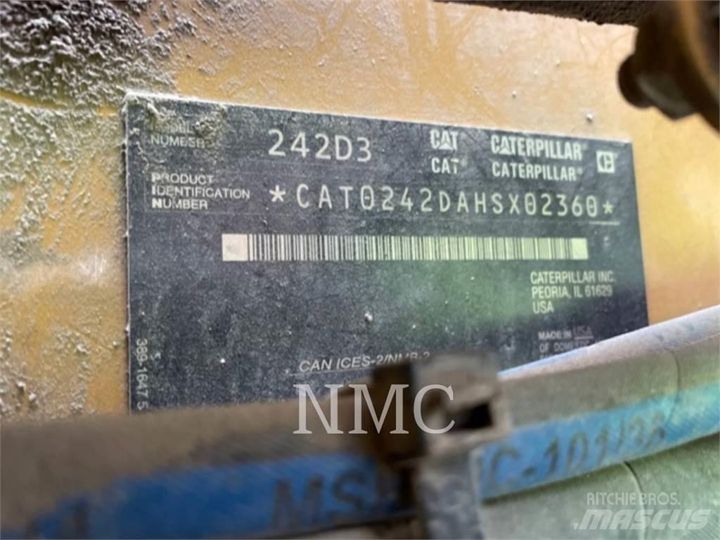 CAT 242D3 Міні-навантажувачі