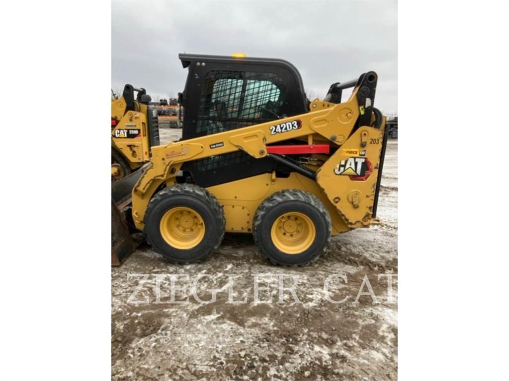 CAT 242D3 Міні-навантажувачі