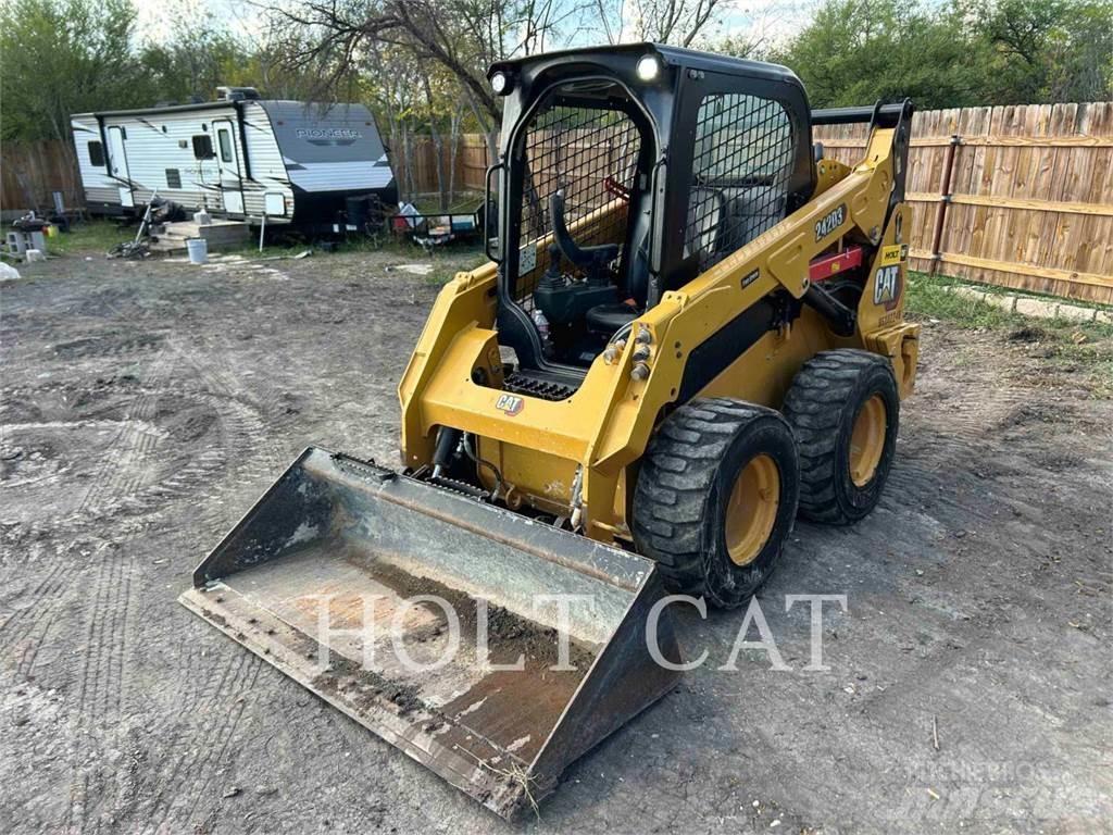 CAT 242D3 Міні-навантажувачі