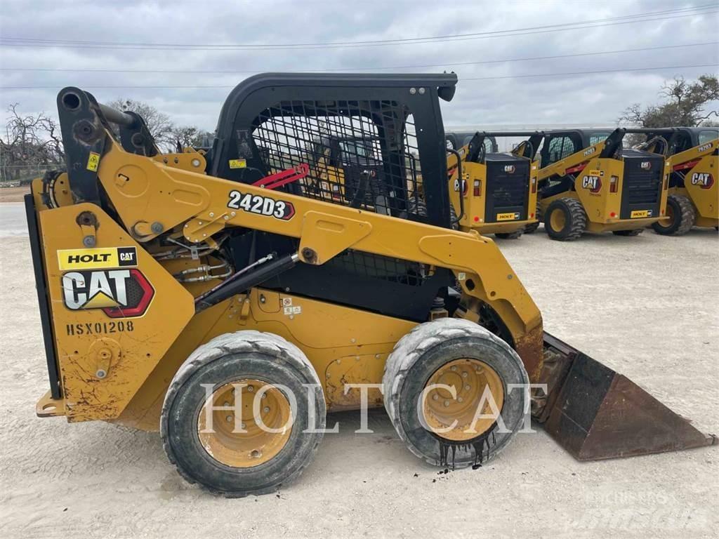 CAT 242D3 Міні-навантажувачі