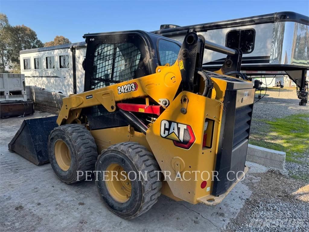 CAT 242D3 Міні-навантажувачі