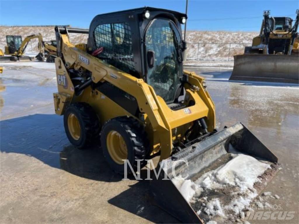 CAT 242D3 Міні-навантажувачі