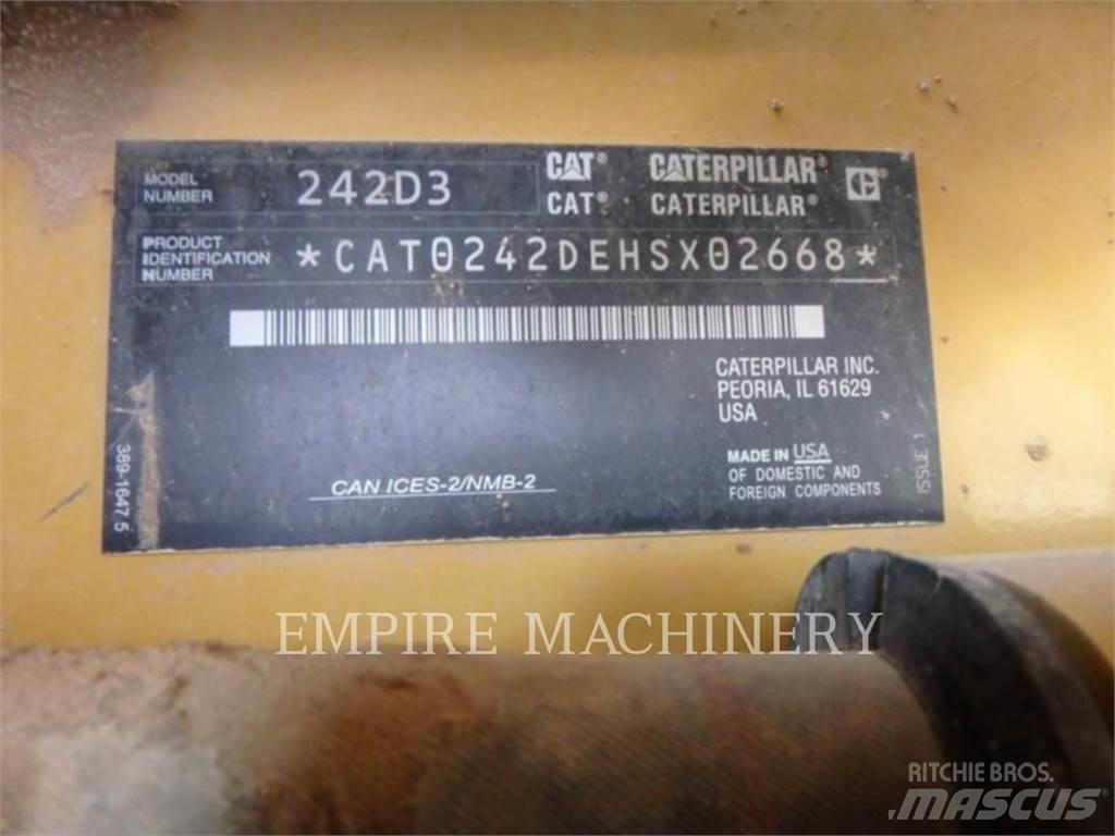 CAT 242D3 Міні-навантажувачі