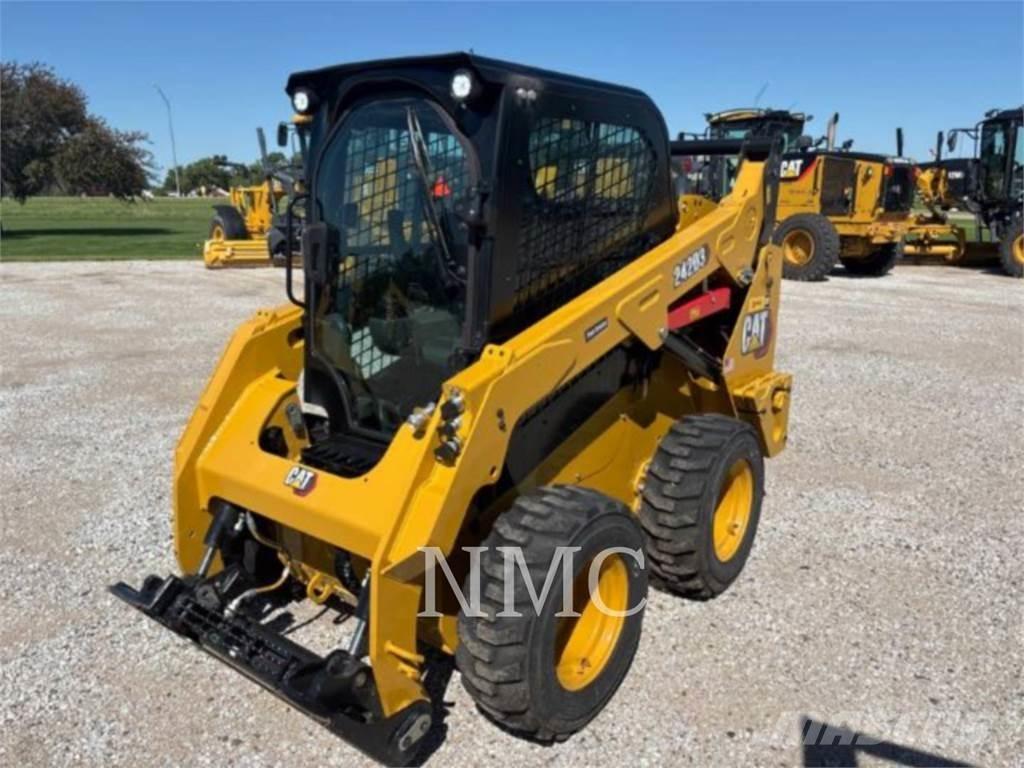 CAT 242D3 Міні-навантажувачі