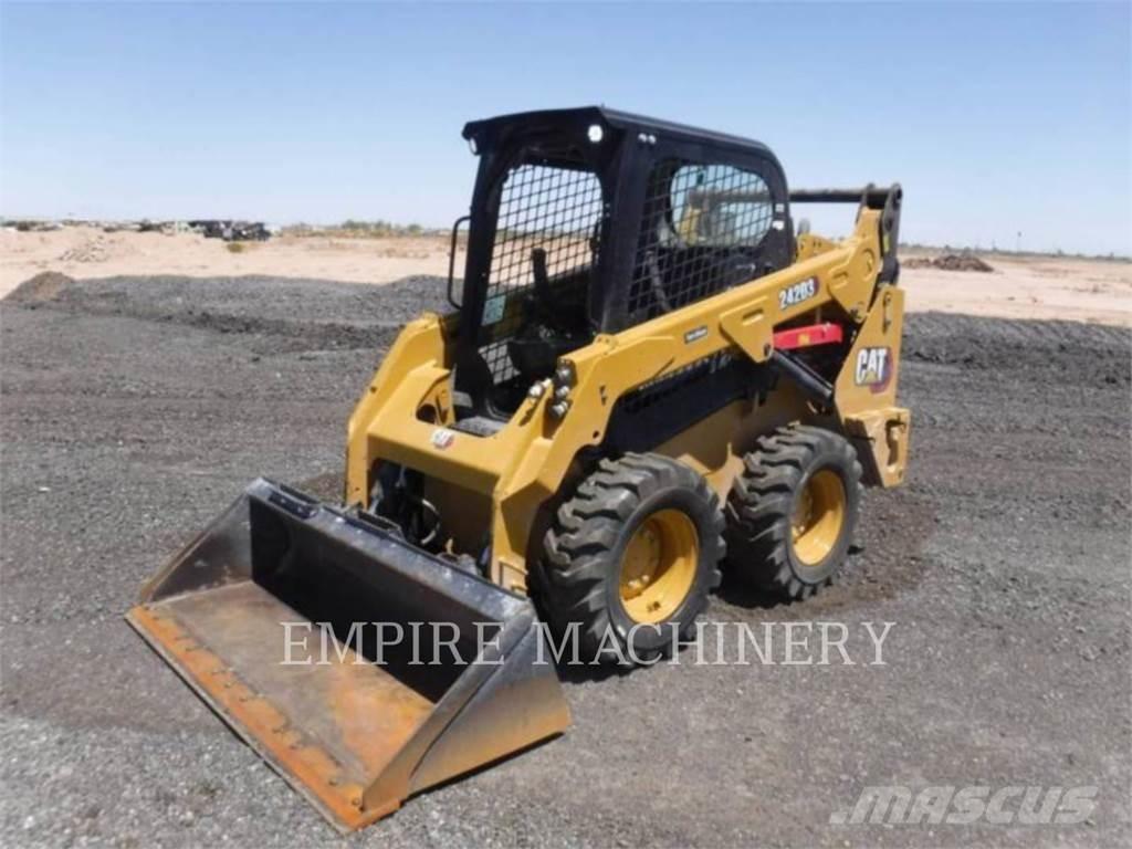 CAT 242D3 Міні-навантажувачі