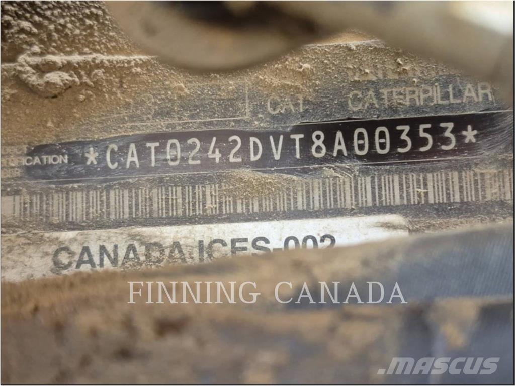 CAT 242D3 Міні-навантажувачі