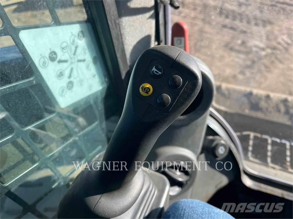 CAT 242D3 HF Міні-навантажувачі