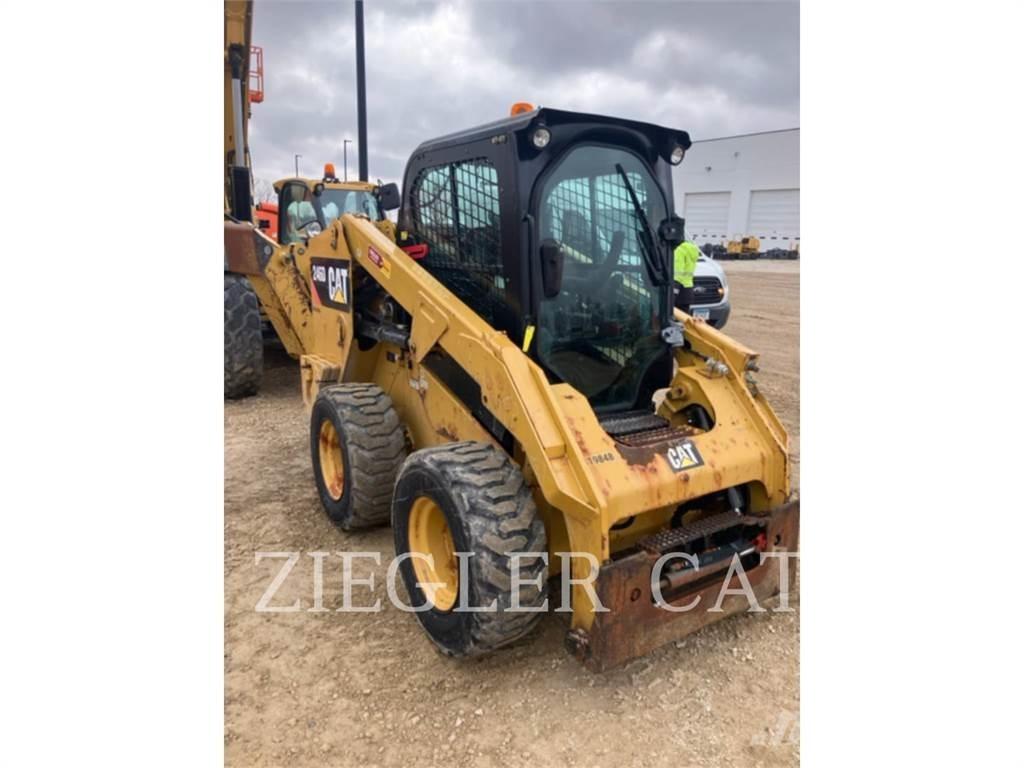 CAT 246D Міні-навантажувачі