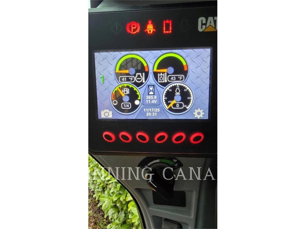 CAT 246D Гусеничні вантажники