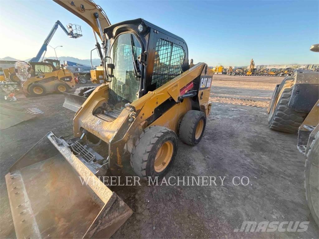 CAT 246D2 C3H4 Міні-навантажувачі