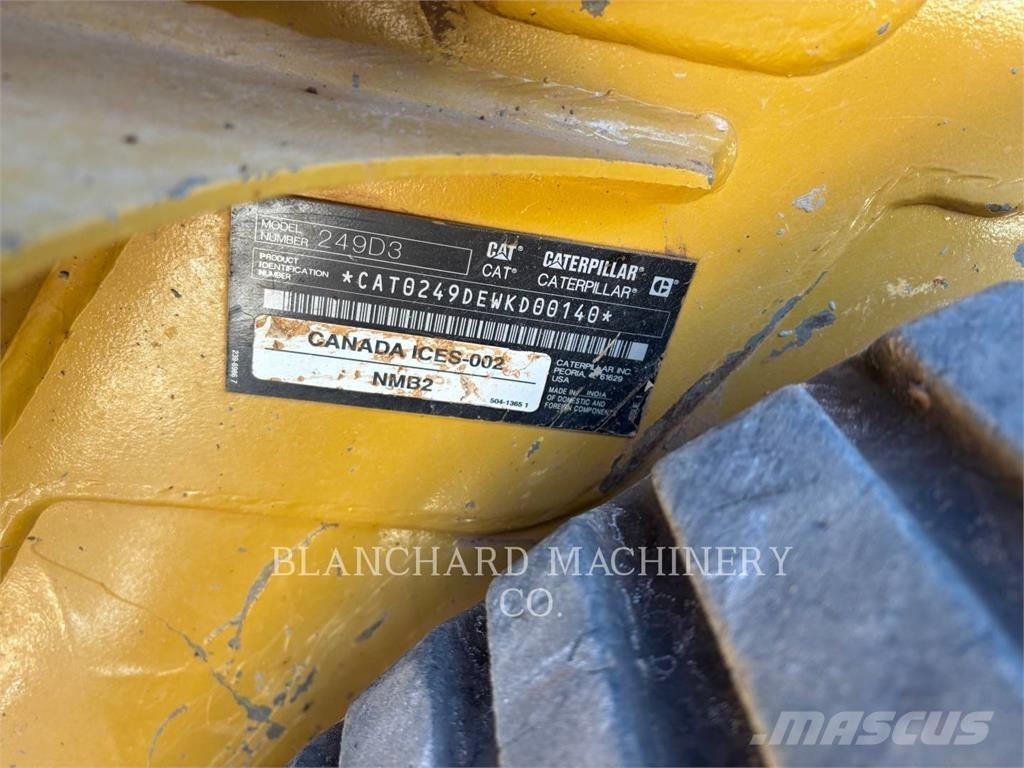 CAT 249D3 Гусеничні вантажники