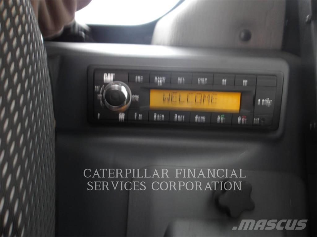 CAT 249D3 Гусеничні вантажники