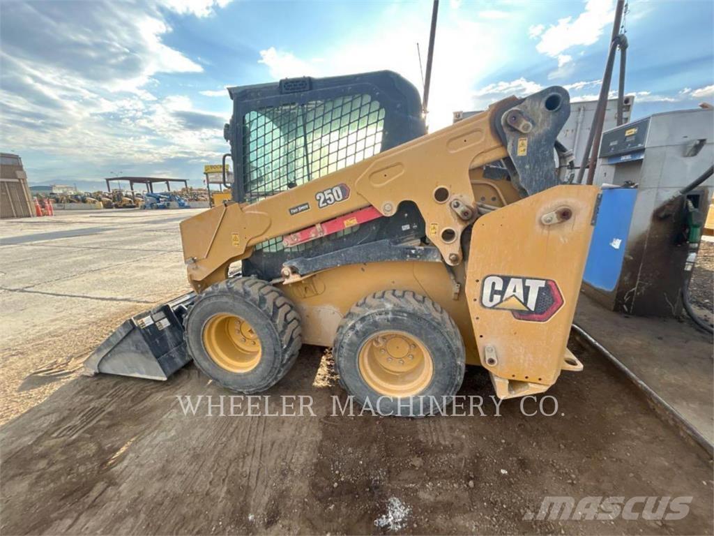 CAT 250 C3H2 Міні-навантажувачі