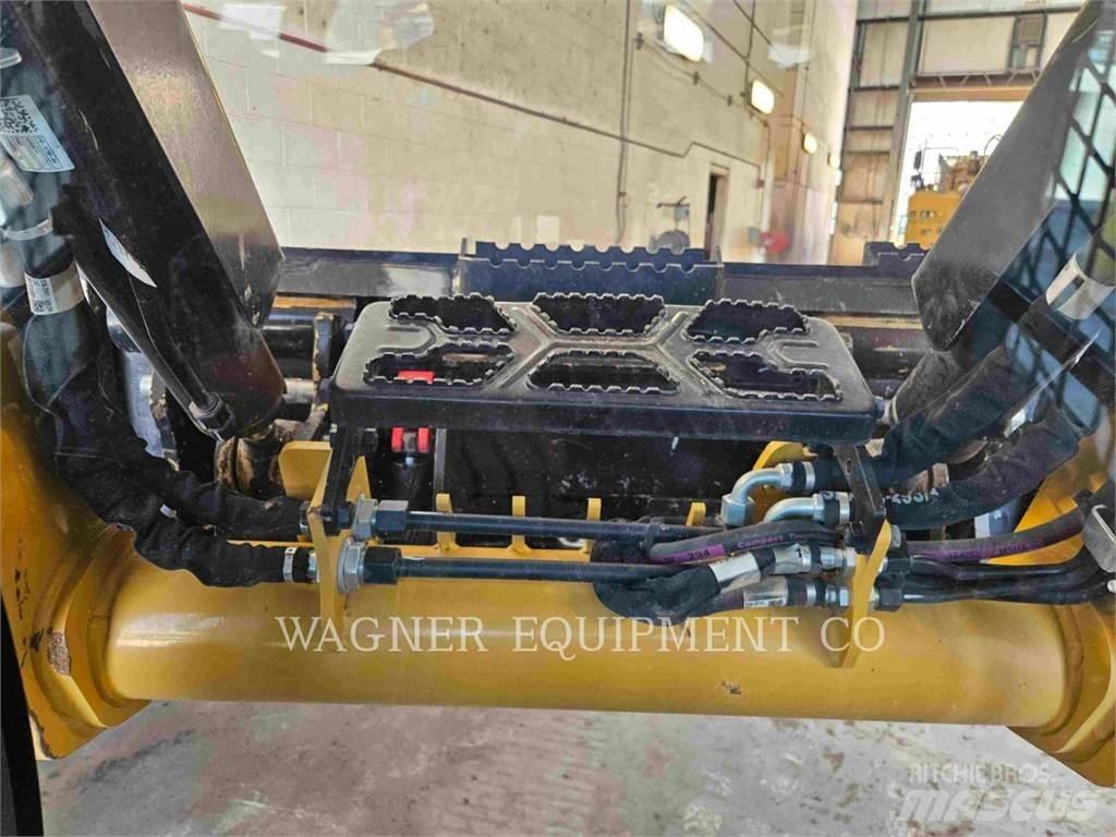 CAT 255 Гусеничні вантажники