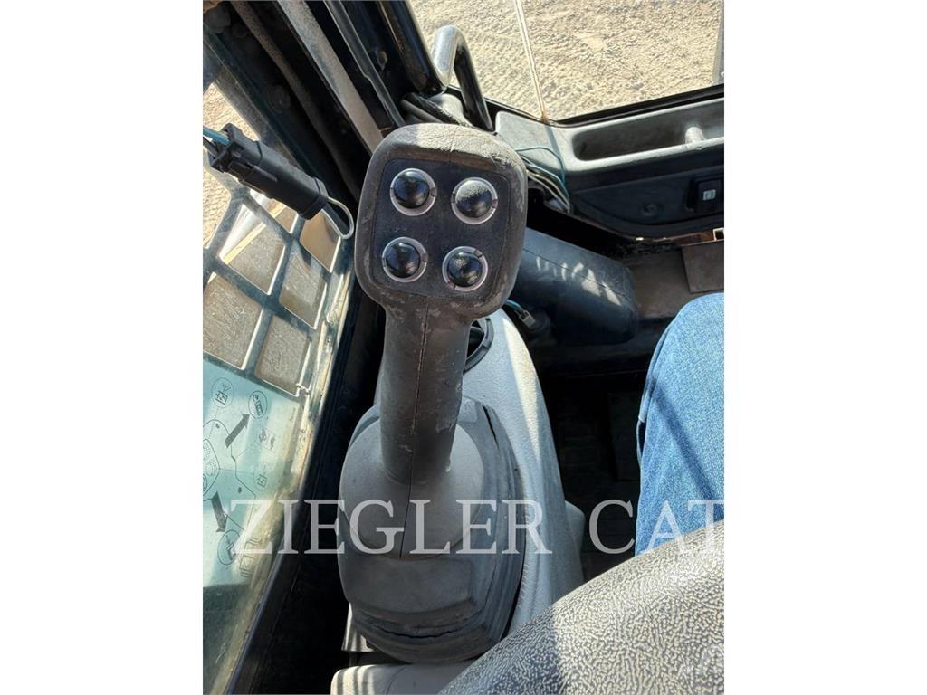 CAT 257B Гусеничні вантажники