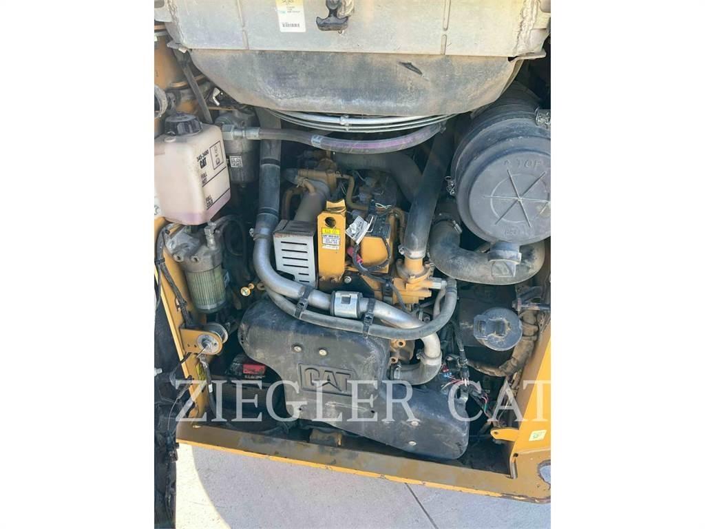 CAT 257D Гусеничні вантажники
