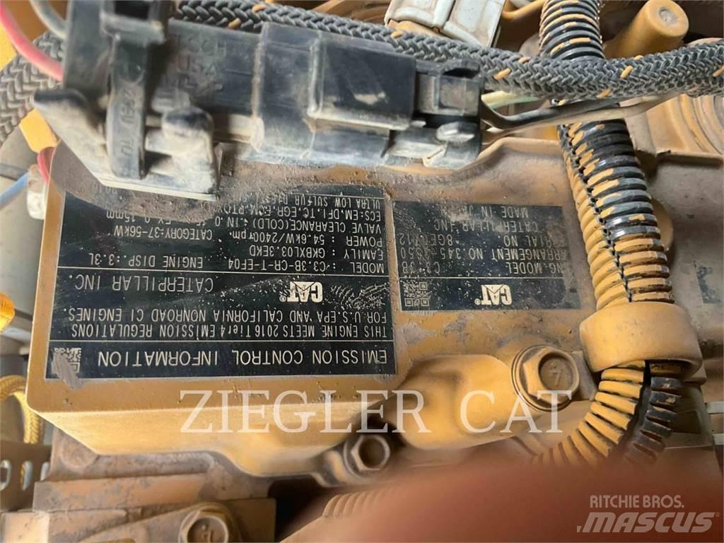 CAT 257D Гусеничні вантажники