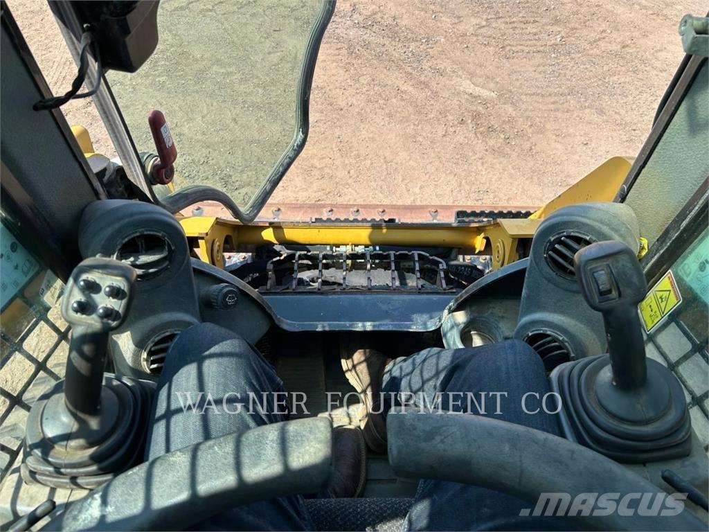 CAT 259D Гусеничні вантажники