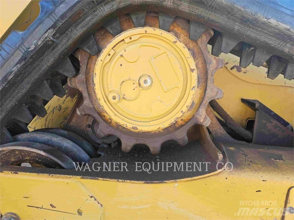 CAT 259D Гусеничні вантажники