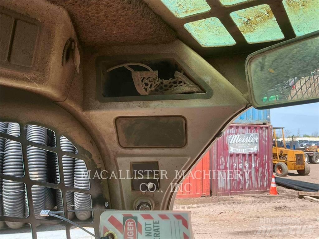 CAT 259D Гусеничні вантажники
