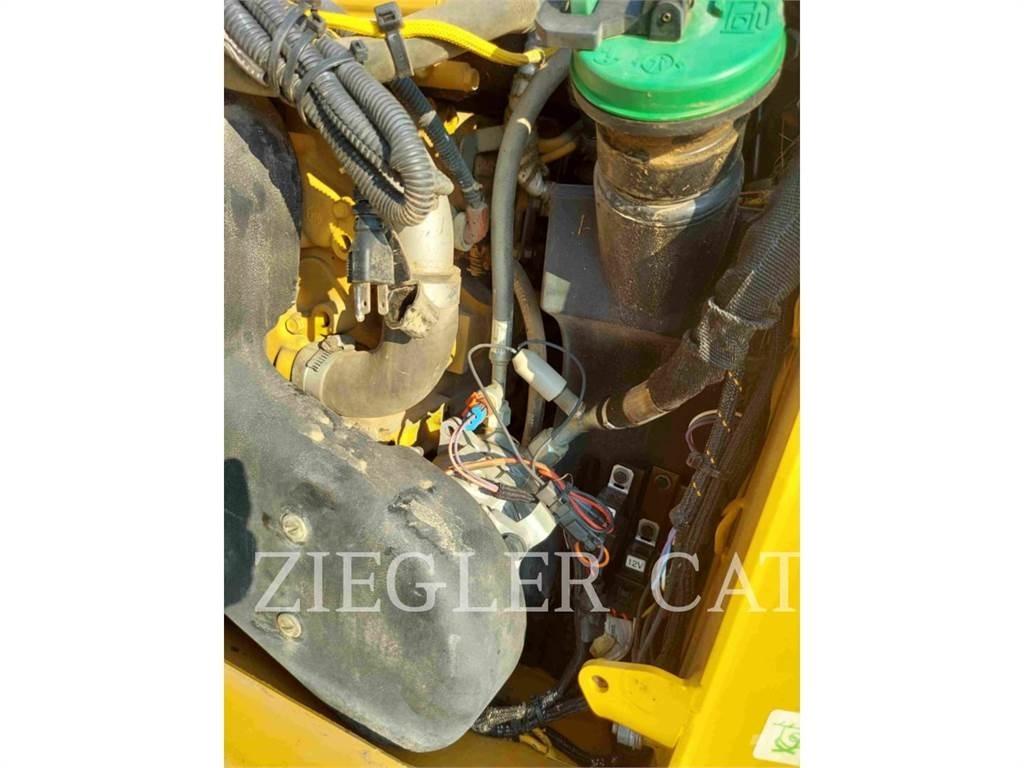 CAT 259D Гусеничні вантажники