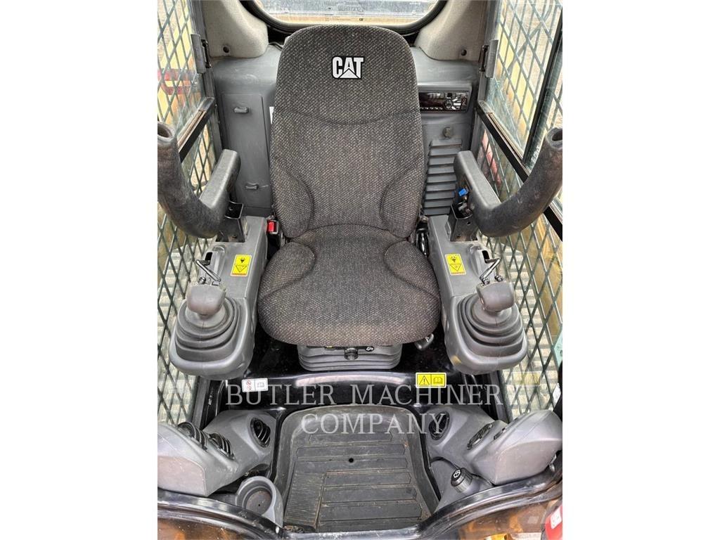CAT 259D Гусеничні вантажники