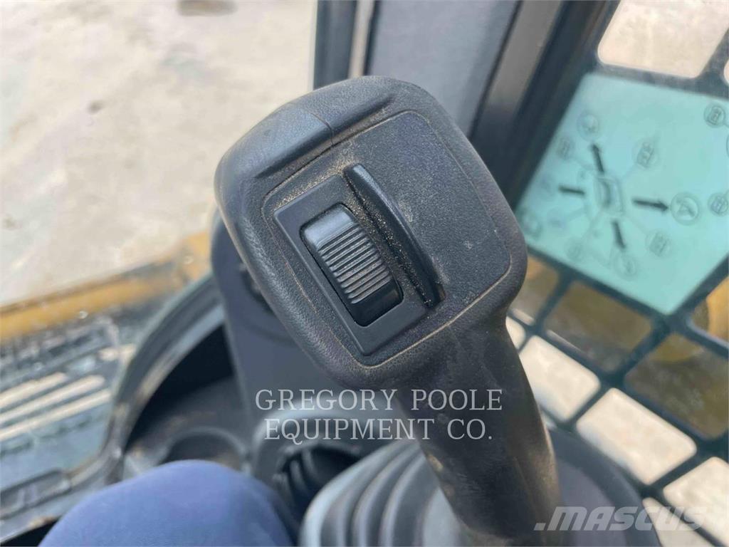 CAT 259D Гусеничні вантажники