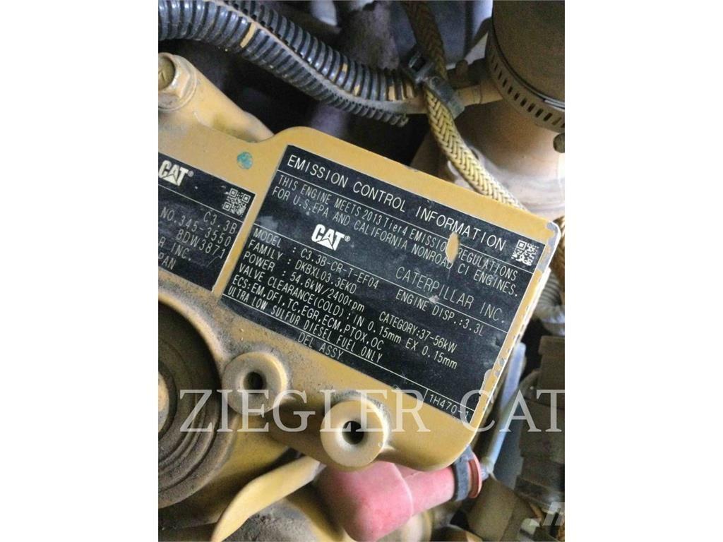 CAT 259D Гусеничні вантажники