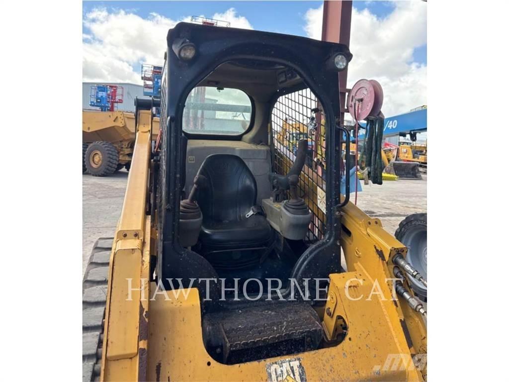 CAT 259D Гусеничні вантажники