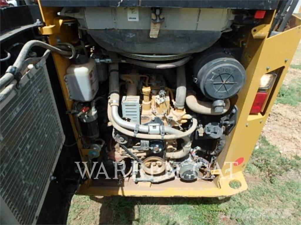 CAT 259D Гусеничні вантажники