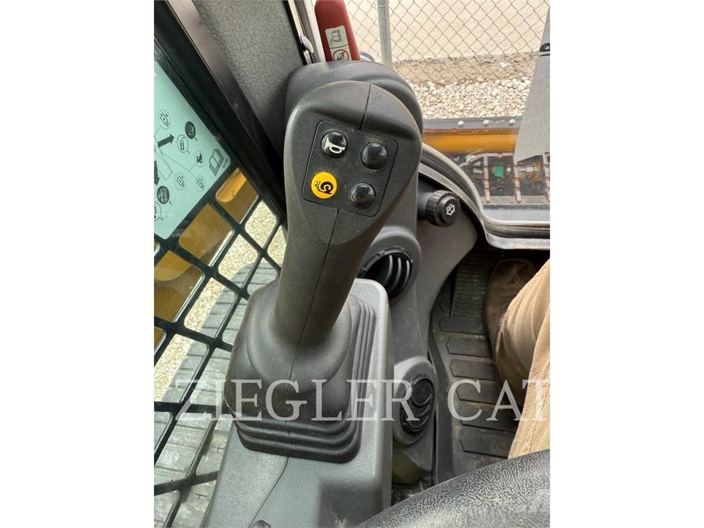 CAT 259D3 Гусеничні вантажники