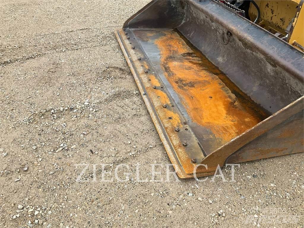 CAT 259D3 Гусеничні вантажники