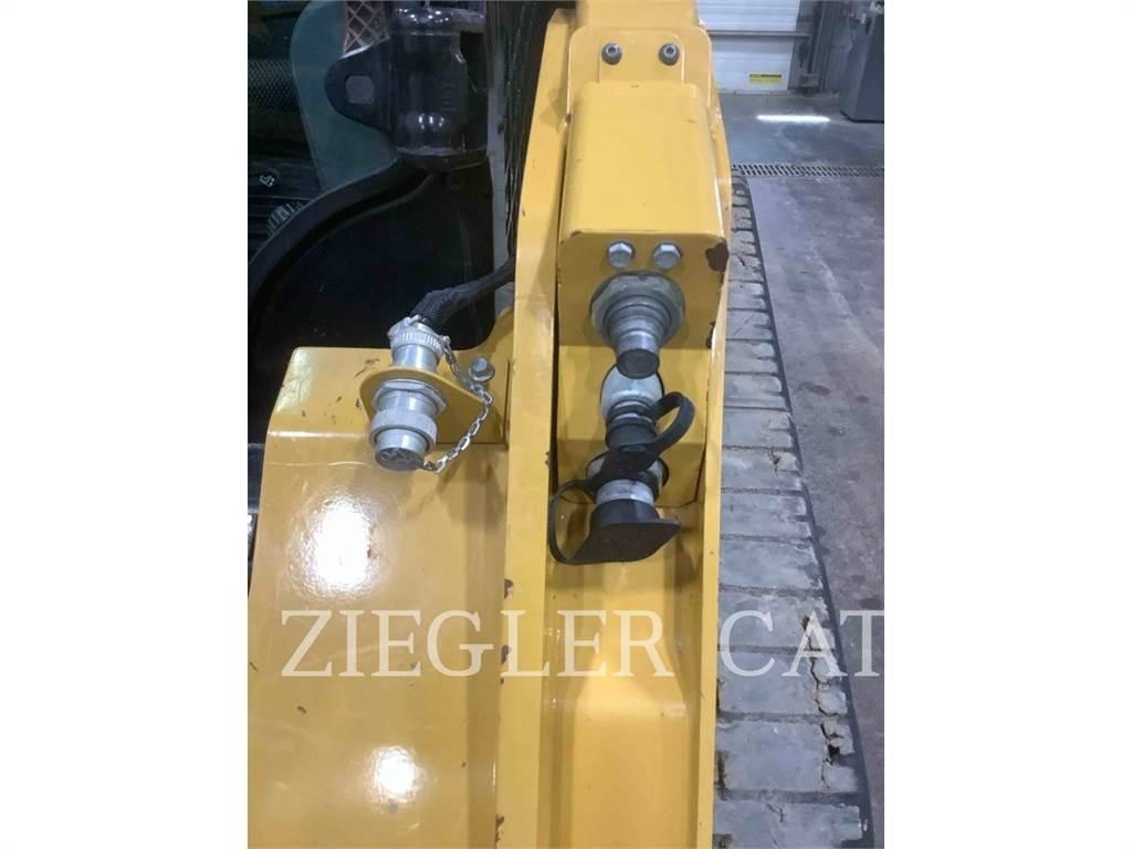 CAT 259D3 Гусеничні вантажники