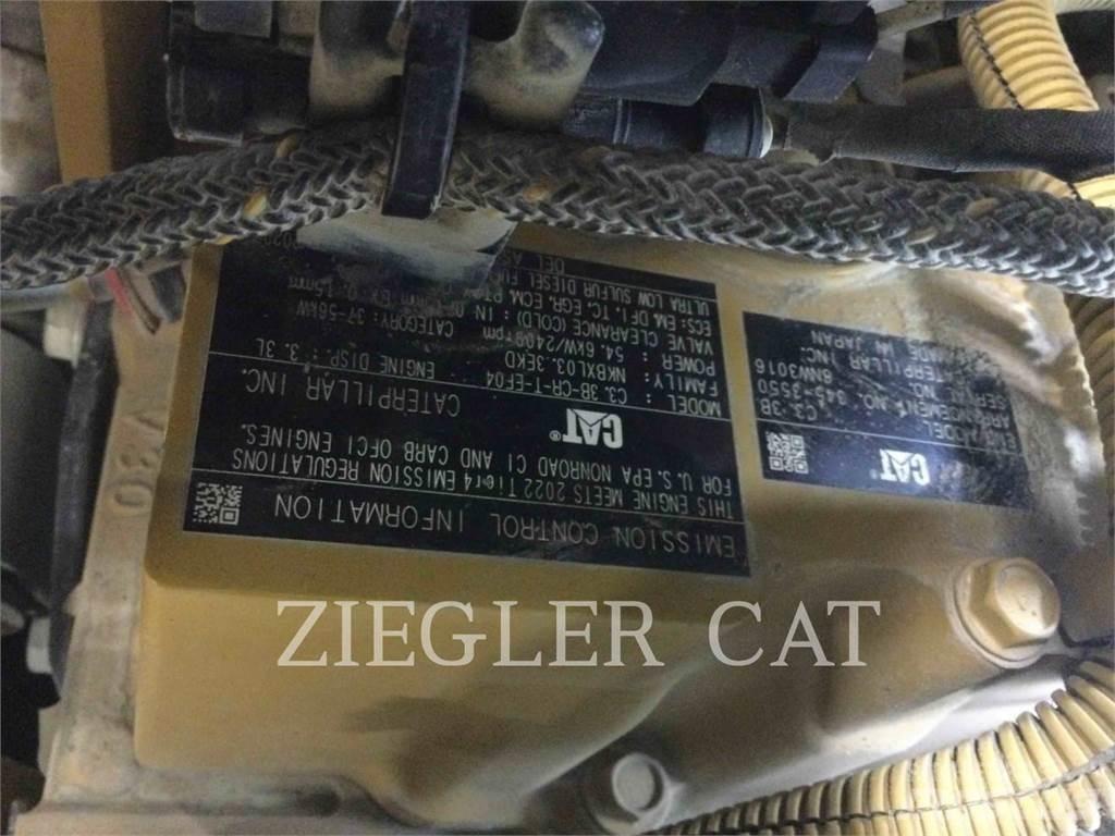 CAT 259D3 Гусеничні вантажники