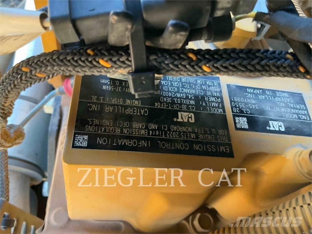 CAT 259D3 Гусеничні вантажники