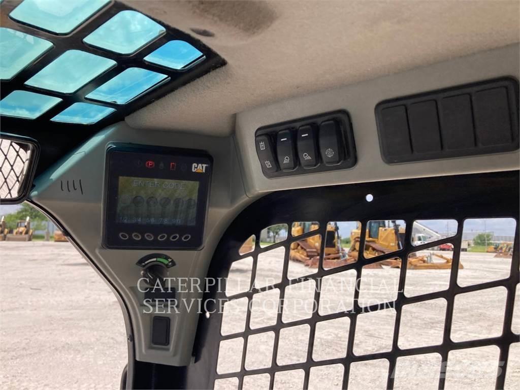 CAT 259D3 Гусеничні вантажники