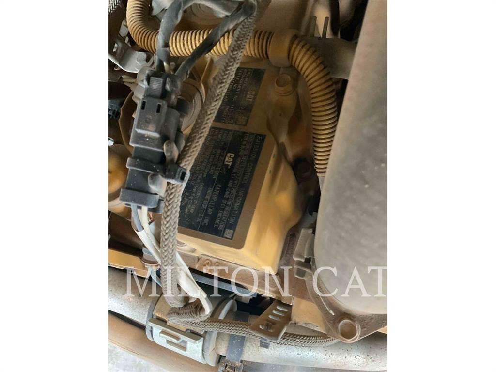 CAT 259D3 Гусеничні вантажники